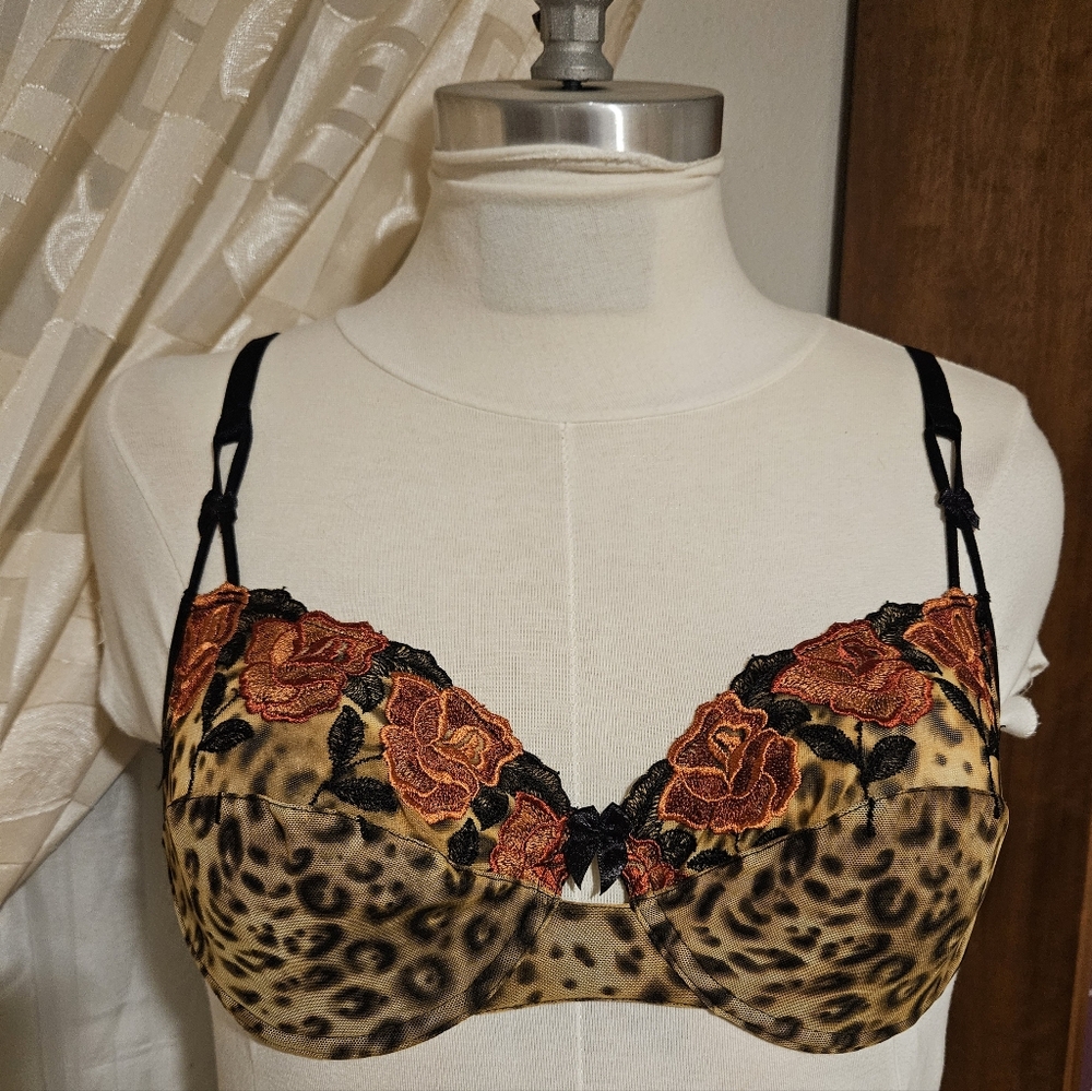 36C animal print embroidered bra expose beauty